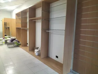 Mueble expositor madera y cristal