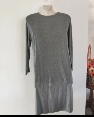 Vestido gris satinado