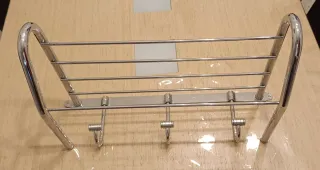Toallero de pared con perchas