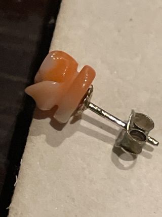 Orecchini corallo arancio e bianchi