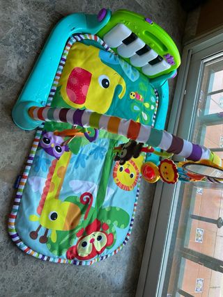 Gimnasio para bebé con piano y juguetes