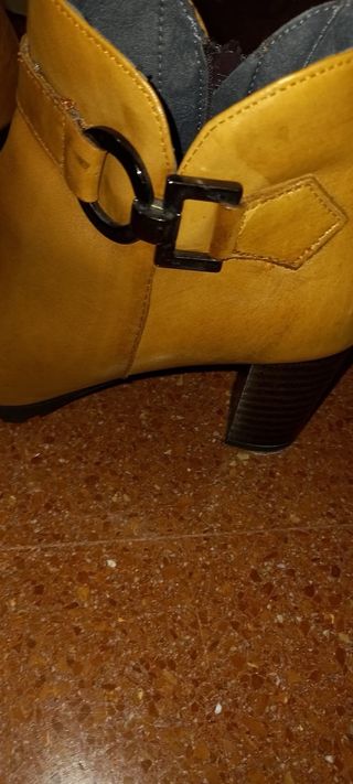 Botas de tacón amarillas