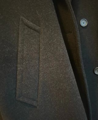 Elegante abrigo de lana y cashmere para hombre