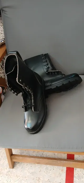 Bota militar cuero negro T40 sin estrenar
