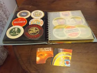 Collezione di sottobicchieri per birra