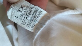 Minifalda blanca con botones de algodón 100%.