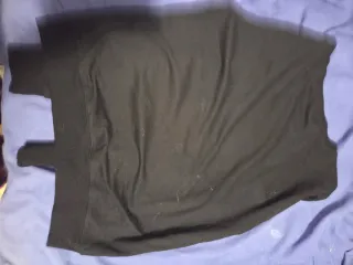 Sudadera negra con mariposas