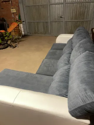 Sofá modular gris y blanco