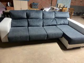 Sofá modular gris y blanco