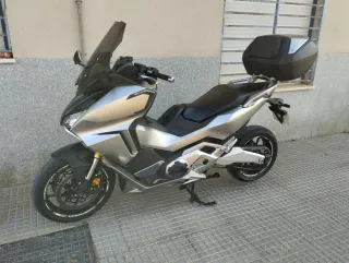 Honda Forza 750 Plata