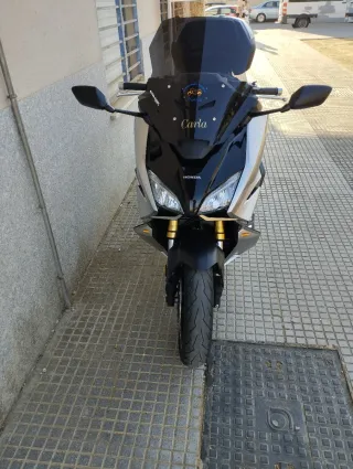 Honda Forza 750 Plata