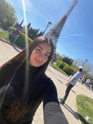Camarera y o cuidadora de adultos/niños