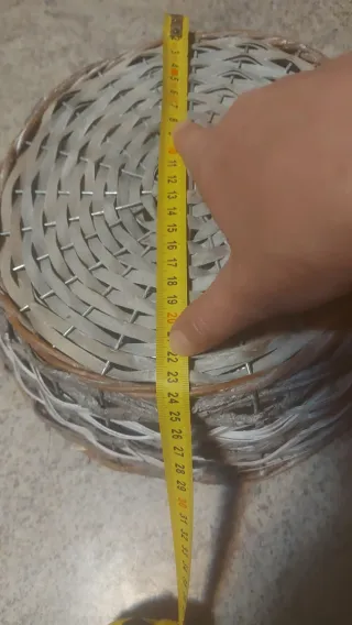 Cesto vimini e metallo.