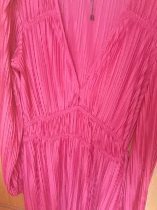 Vestido Zara granate plisado