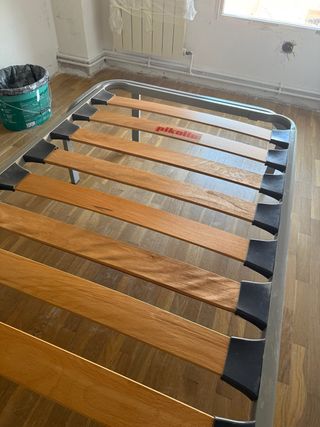 Somier metálico con láminas de madera