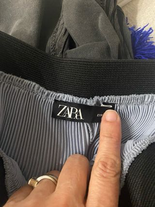 Pantalones plisados Zara grises talla M