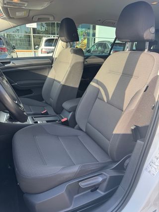 VW Golf Advance 1.6TDi 110cv automatico