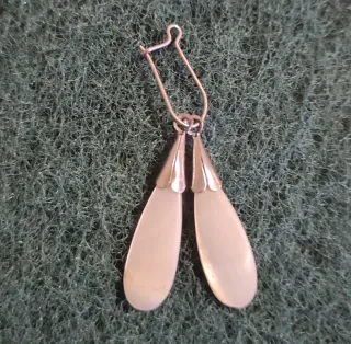 Orecchino pendente bianco e argento