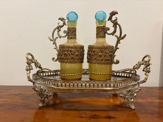 Juego aceiteras antiguas latón y cristal