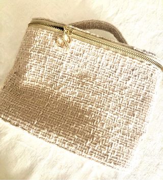 Beauty case tweed beige con ciondolo