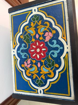 Mueble marroquí azul pintado a mano