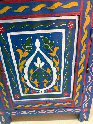 Mueble marroquí azul pintado a mano