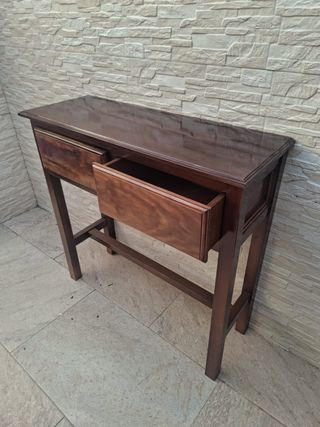 Recibidor de madera con espejo