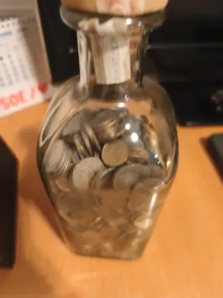 Monedas antiguas en botella de cristal 350 euros