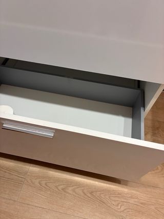 Mueble de baño con lavabo azul
