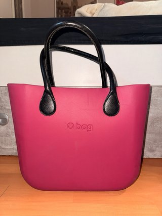 O bag Magenta con Borchie Geometriche
