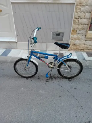 Bicicleta BMX California azul.