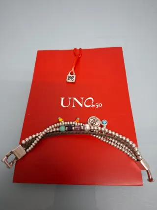 Pulsera Uno de 50 Plata y Cuentas