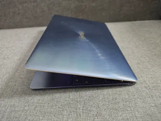 Portátil Asus i7 UX390U como nuevo, batería nueva