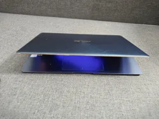 Portátil Asus i7 UX390U como nuevo, batería nueva
