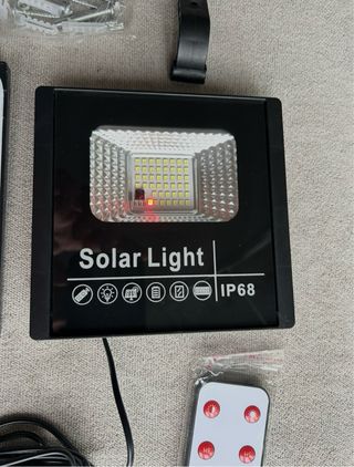 Foco led 30W + panel solar + Mando NUEVO