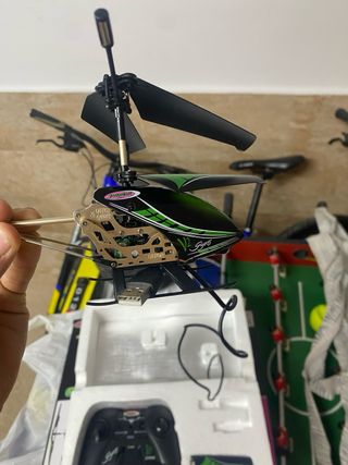 Dron teledirigido con mando nuevo