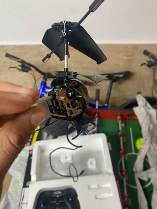 Dron teledirigido con mando nuevo