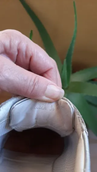 Zapatillas Geox Beige y Doradas