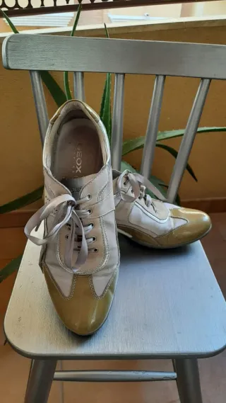 Zapatillas Geox Beige y Doradas