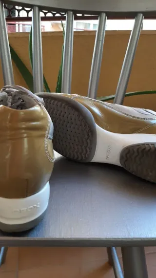 Zapatillas Geox Beige y Doradas