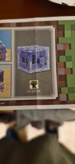 Figura cubo Minecraft Kinder Joy azul