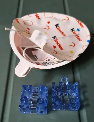 Figura cubo Minecraft Kinder Joy azul