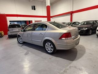Opel Astra Sedan Edition 1.7 CDTi 110 CV