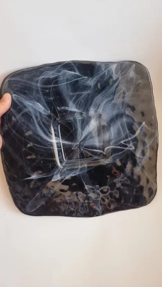 Plato de cristal negro diseño efecto humo