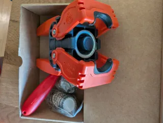 Chapadora e etichette per bottiglie