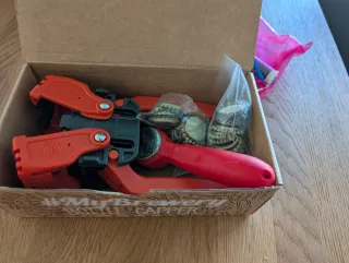 Chapadora e etichette per bottiglie