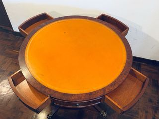 Tavolo rotondo da gioco con cassetti
