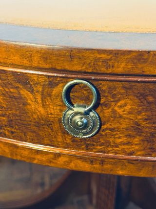 Tavolo rotondo da gioco con cassetti
