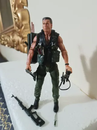 Figura Schwarzenegger Commando 18cm de alto.