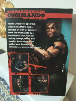 Figura Schwarzenegger Commando 18cm de alto.